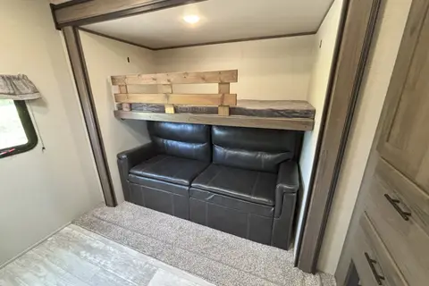Matt's Prime Time Avenger 32QBI Travel Trailer