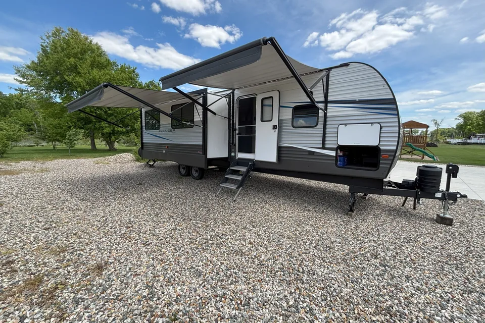 Matt's Prime Time Avenger 32QBI Travel Trailer