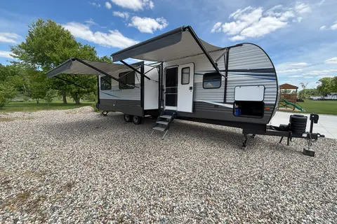 Matt's Prime Time Avenger 32QBI Travel Trailer
