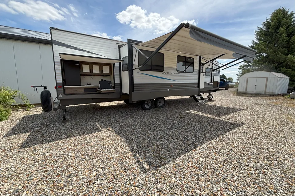 Matt's Prime Time Avenger 32QBI Travel Trailer