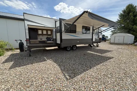 Matt's Prime Time Avenger 32QBI Travel Trailer
