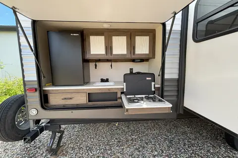 Matt's Prime Time Avenger 32QBI Travel Trailer