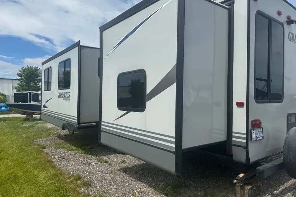 Tow-Your-Own Grand River 32BHS Travel Trailer
