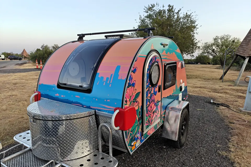 Cozy Teardrop Escape — A/C, Pet-Friendly, Fully Loaded
