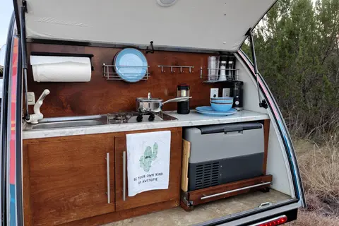 Cozy Teardrop Escape — A/C, Pet-Friendly, Fully Loaded