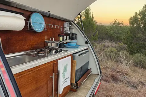 Cozy Teardrop Escape — A/C, Pet-Friendly, Fully Loaded