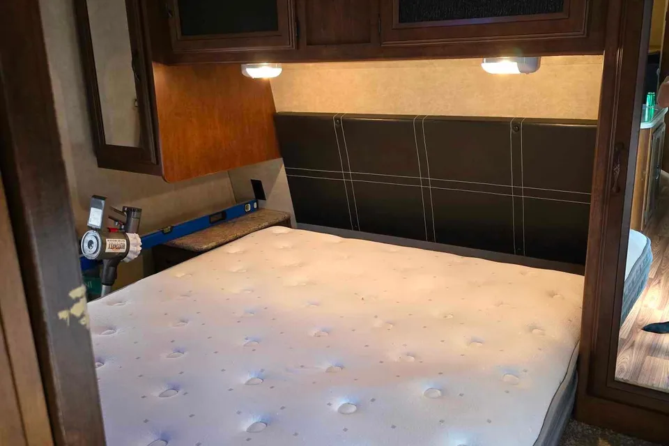 33ft Heritage Glen Holiday Trailer