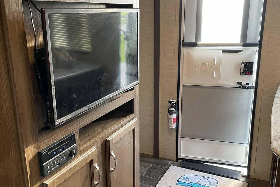 Fully Furnished, Loaded Bunkhouse RV!