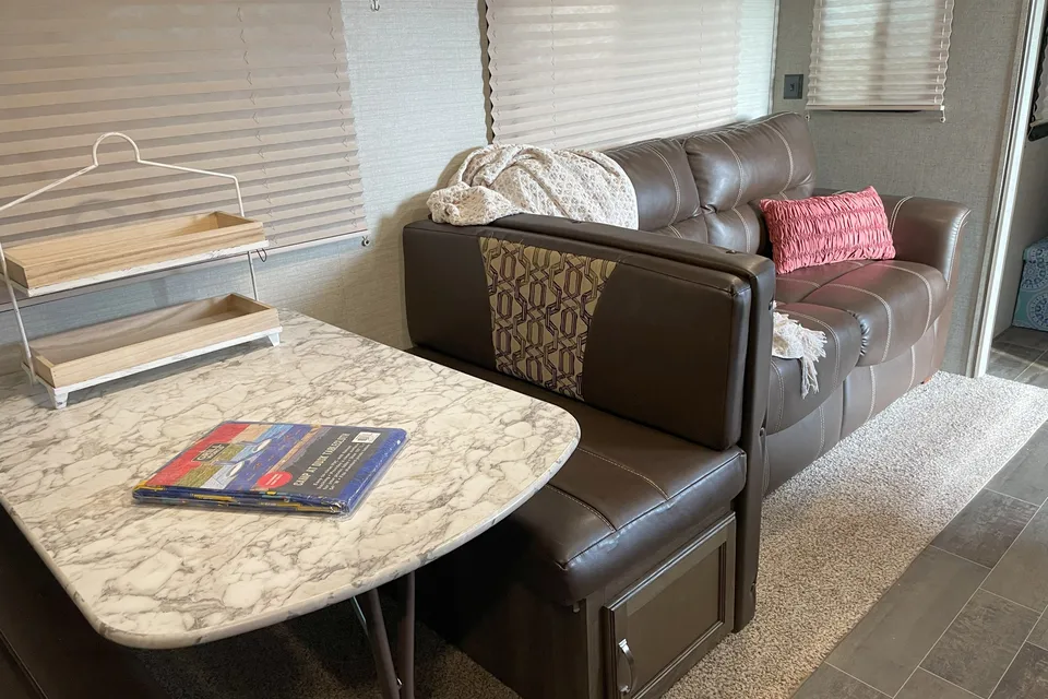 Fully Furnished, Loaded Bunkhouse RV!