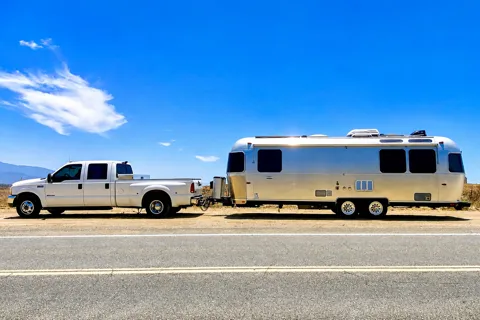 🌪️ Frosted Airstream 🌪️ Sleeps 6 • Panoramic Views • Impeccable!