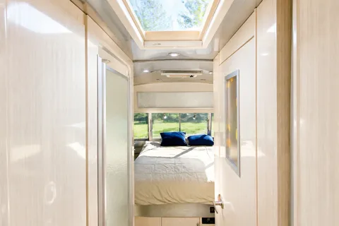 🌪️ Frosted Airstream 🌪️ Sleeps 6 • Panoramic Views • Impeccable!