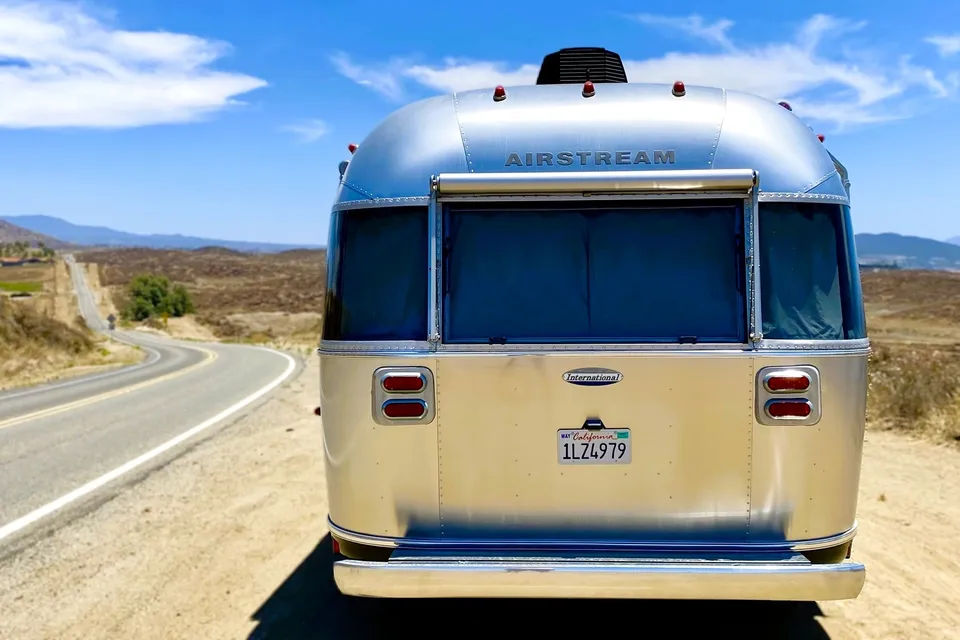 🌪️ Frosted Airstream 🌪️ Sleeps 6 • Panoramic Views • Impeccable!