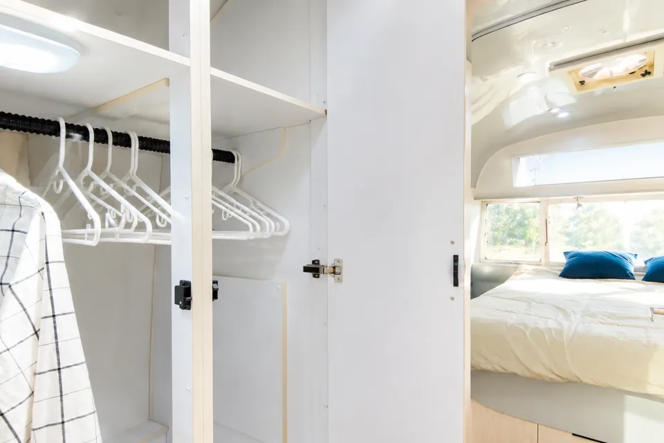 🌪️ Frosted Airstream 🌪️ Sleeps 6 • Panoramic Views • Impeccable!