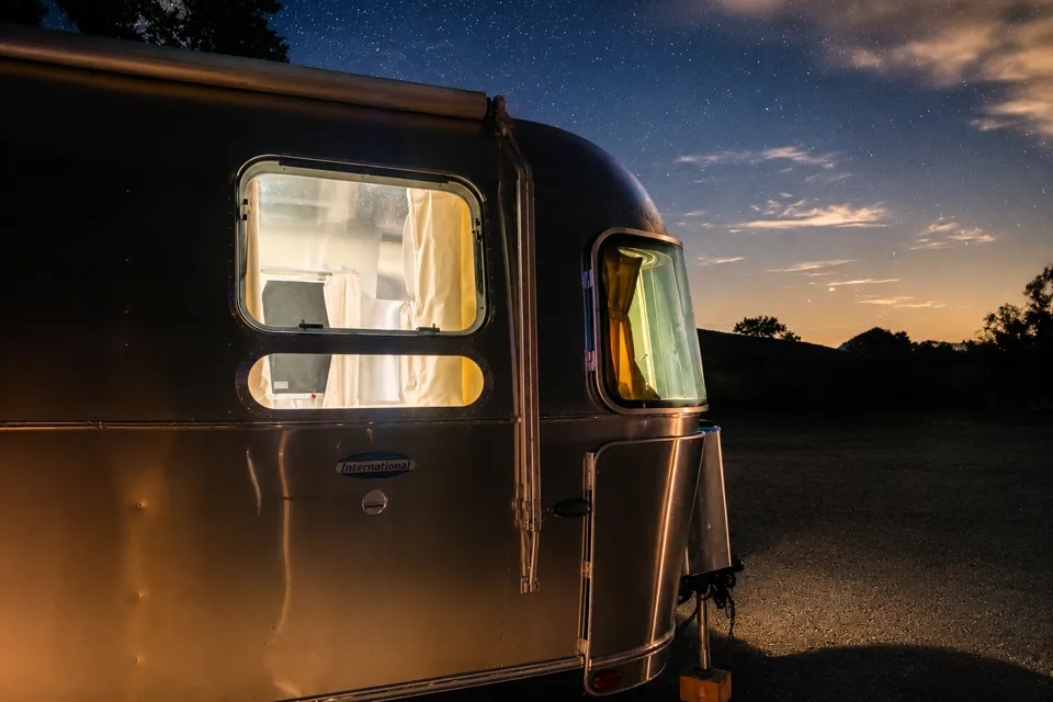 🌪️ Frosted Airstream 🌪️ Sleeps 6 • Panoramic Views • Impeccable!