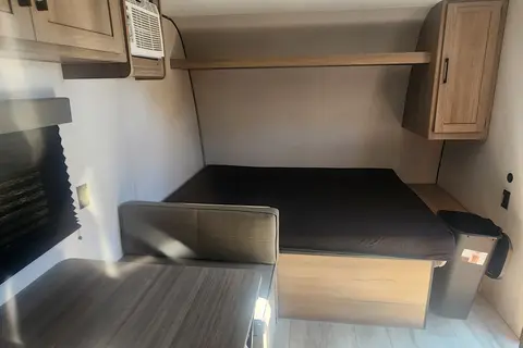 Sarah 's Coleman Keystone Coleman Series M-17 Travel Trailer