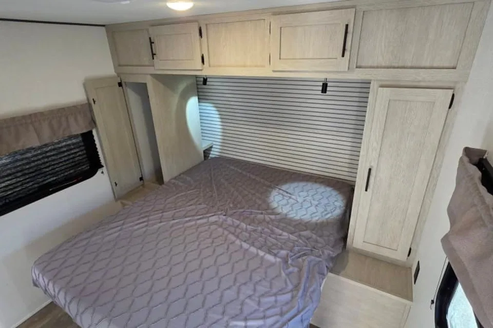 Spacious 2025 Shasta I-5 – Sleeps 10 | Triple A/C & Bunks