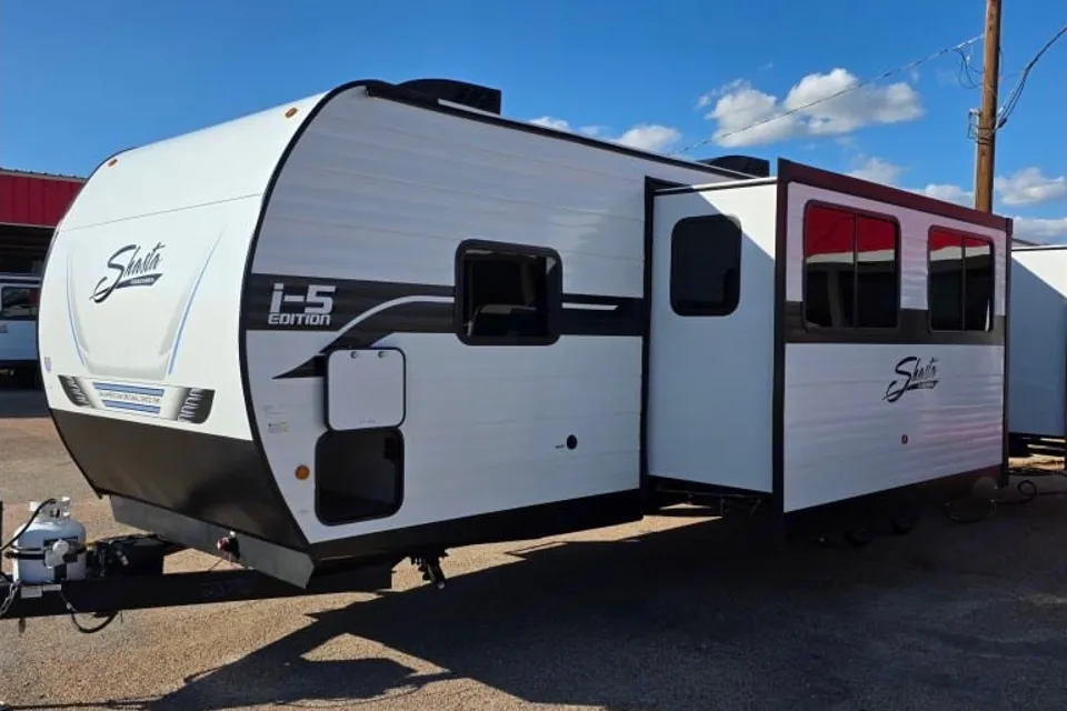 Spacious 2025 Shasta I-5 – Sleeps 10 | Triple A/C & Bunks