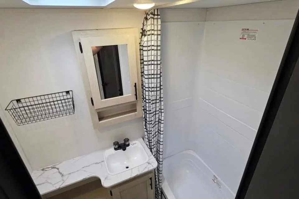 Spacious 2025 Shasta I-5 – Sleeps 10 | Triple A/C & Bunks