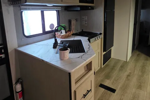 Spacious 2025 Shasta I-5 – Sleeps 10 | Triple A/C & Bunks