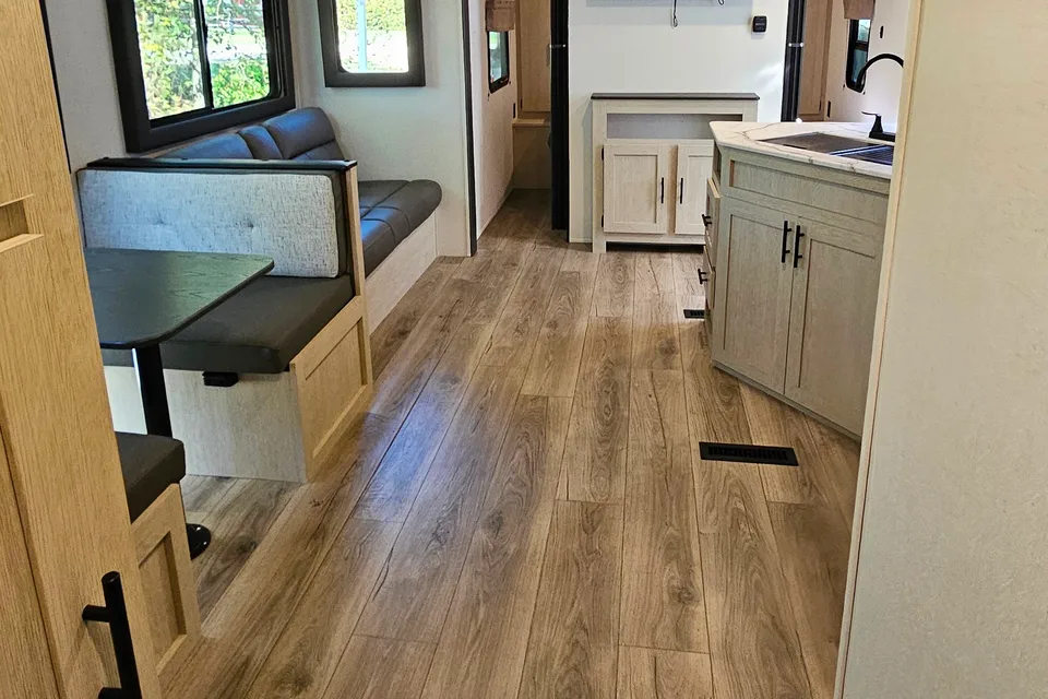 Spacious 2025 Shasta I-5 – Sleeps 10 | Triple A/C & Bunks
