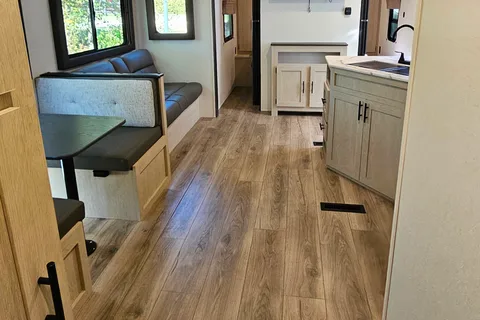 Spacious 2025 Shasta I-5 – Sleeps 10 | Triple A/C & Bunks