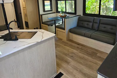 Spacious 2025 Shasta I-5 – Sleeps 10 | Triple A/C & Bunks