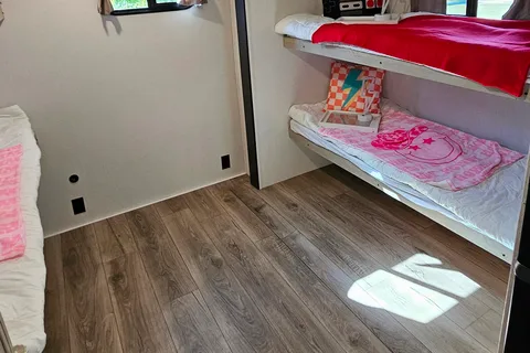 Spacious 2025 Shasta I-5 – Sleeps 10 | Triple A/C & Bunks