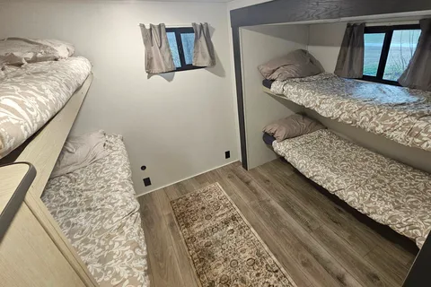 Spacious 2025 Shasta I-5 – Sleeps 10 | Triple A/C & Bunks