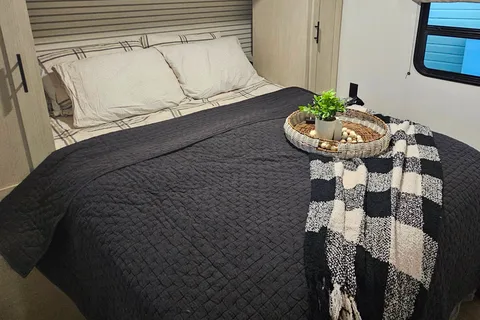 Spacious 2025 Shasta I-5 – Sleeps 10 | Triple A/C & Bunks
