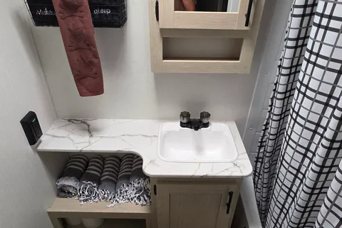 Spacious 2025 Shasta I-5 – Sleeps 10 | Triple A/C & Bunks