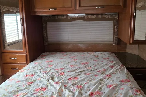 hashim's Thor Motor Coach 2014 Class C
