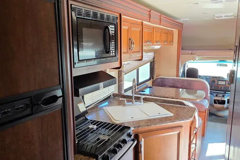 hashim's Thor Motor Coach 2014 Class C