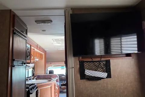 hashim's Thor Motor Coach 2014 Class C