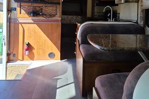 hashim's Thor Motor Coach 2014 Class C