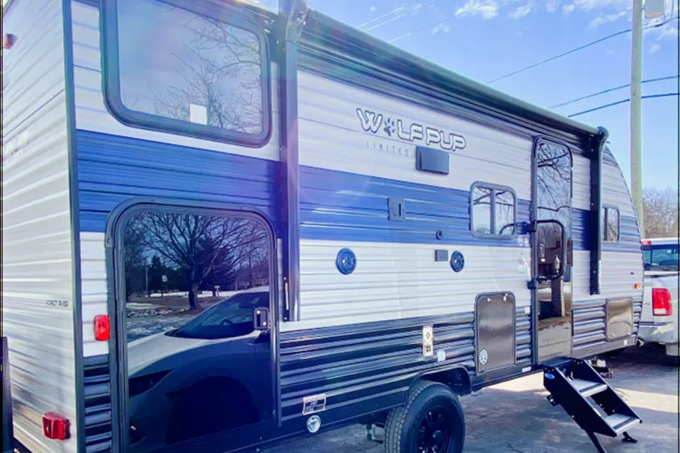 Enjoy the Great Outdoors in the Wolfpup!!