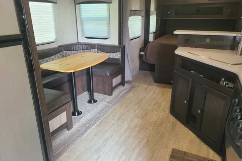 *DELIVERY ONLY* Cruiser RV Shadow Cruiser 225RBS 22 Travel Trailer