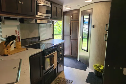 *DELIVERY ONLY* Cruiser RV Shadow Cruiser 225RBS 22 Travel Trailer