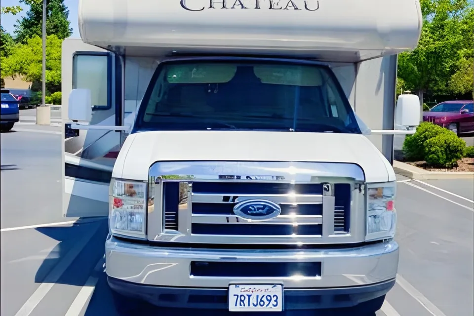 Make great memories in my Roomy Thor Chateau 31L!