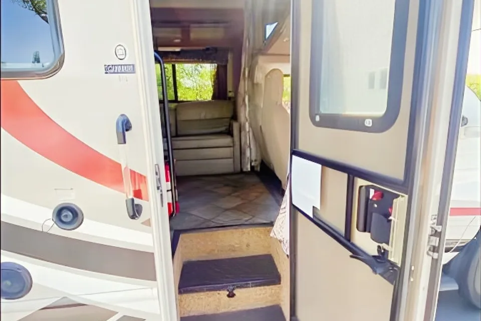 Make great memories in my Roomy Thor Chateau 31L!