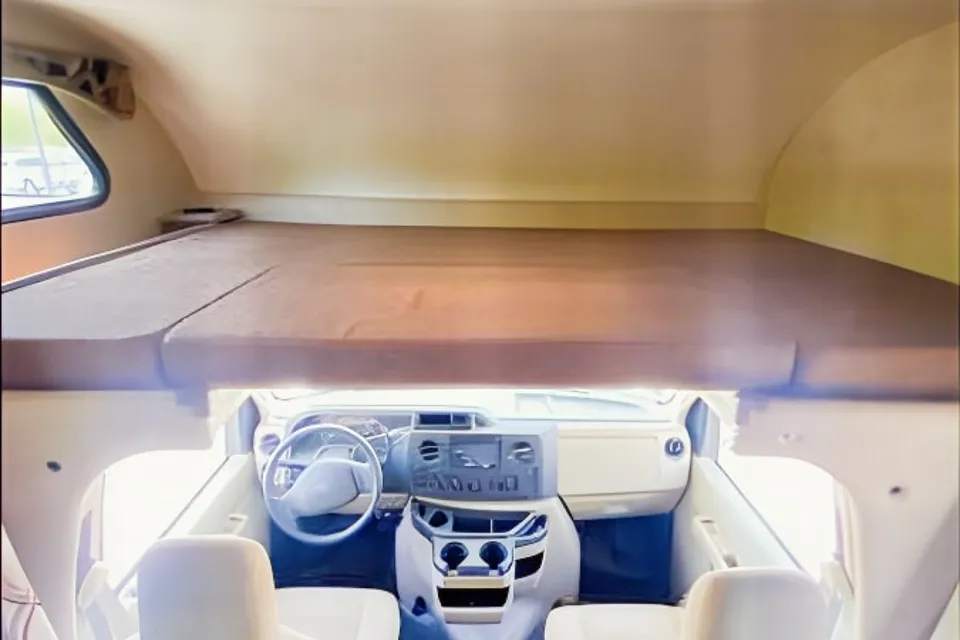 Make great memories in my Roomy Thor Chateau 31L!