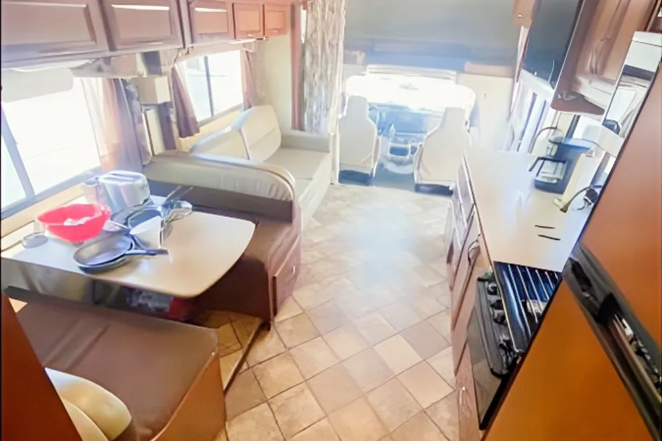 Make great memories in my Roomy Thor Chateau 31L!