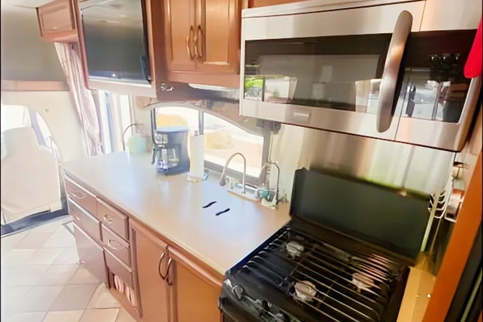 Make great memories in my Roomy Thor Chateau 31L!