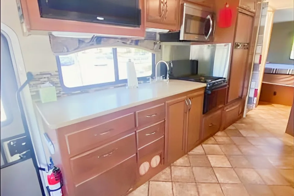 Make great memories in my Roomy Thor Chateau 31L!