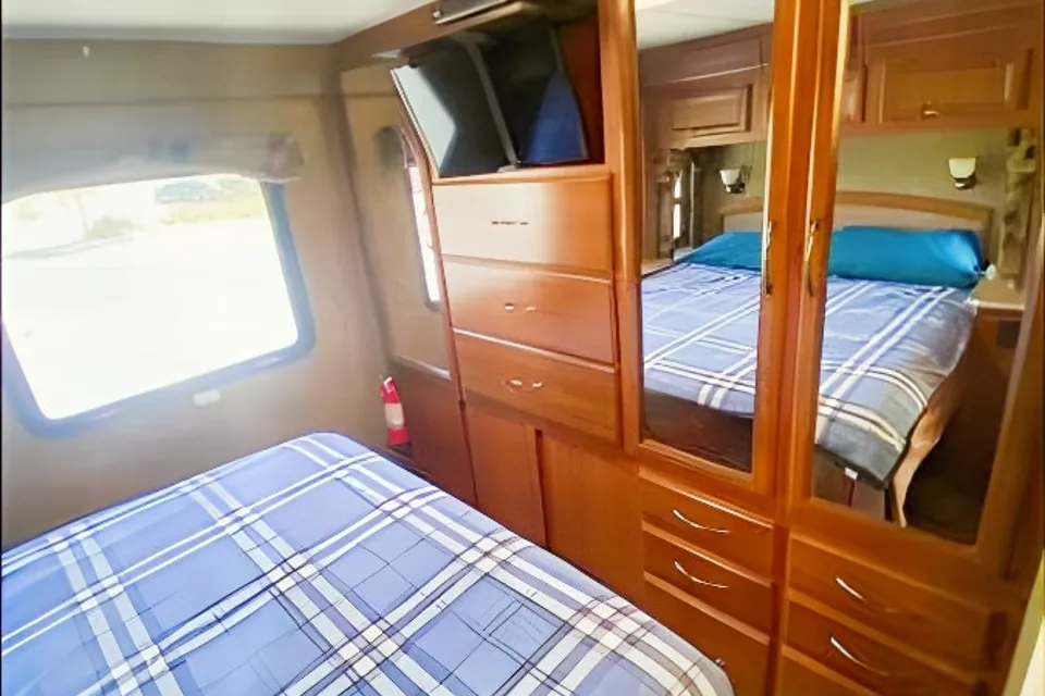 Make great memories in my Roomy Thor Chateau 31L!