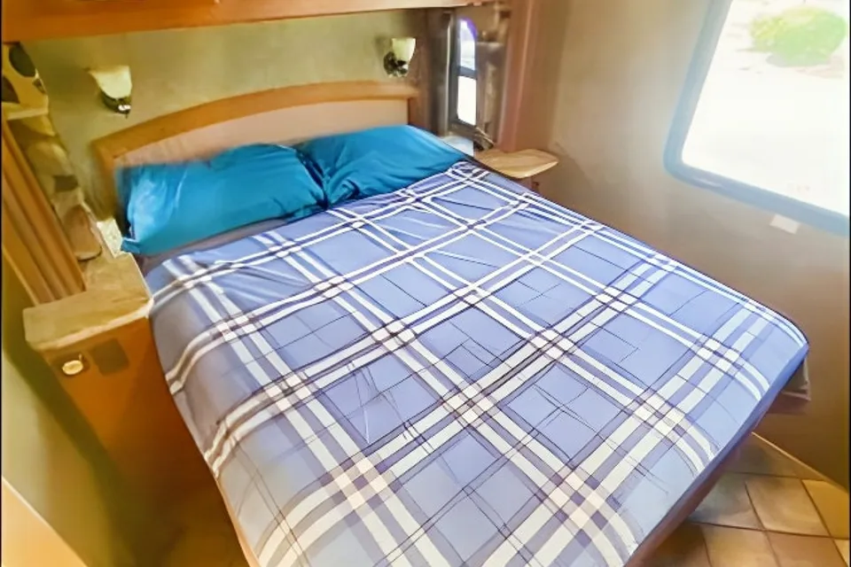 Make great memories in my Roomy Thor Chateau 31L!