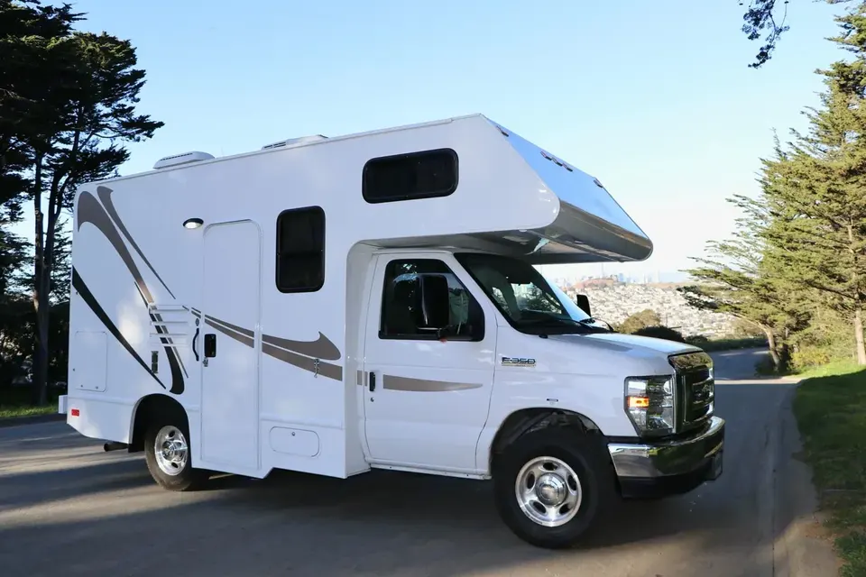 Explore Nature with Thor Majestic 19G Class C 2018 WiFi Starlink