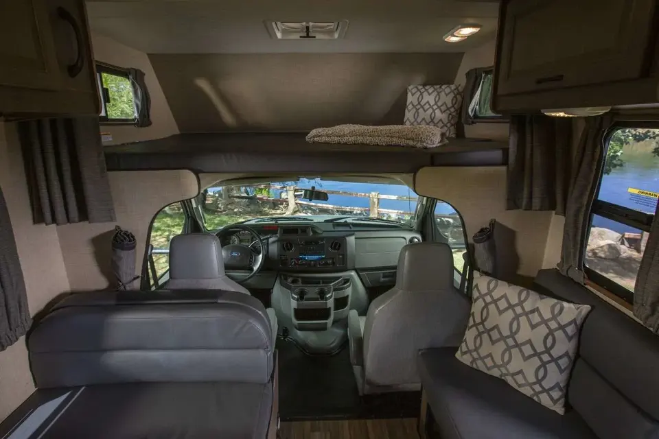 Explore Nature with Thor Majestic 19G Class C 2018 WiFi Starlink
