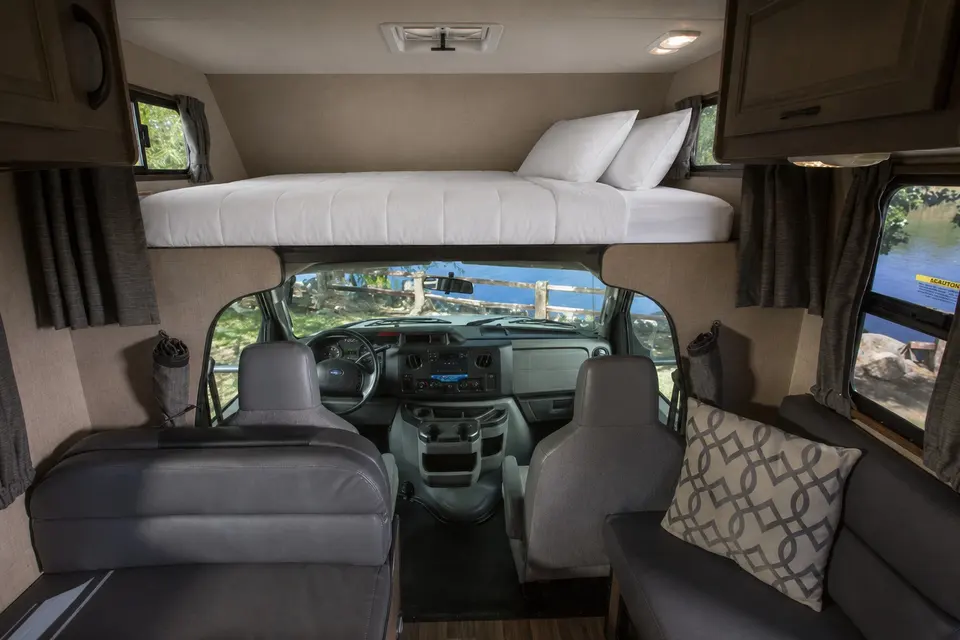 Explore Nature with Thor Majestic 19G Class C 2018 WiFi Starlink