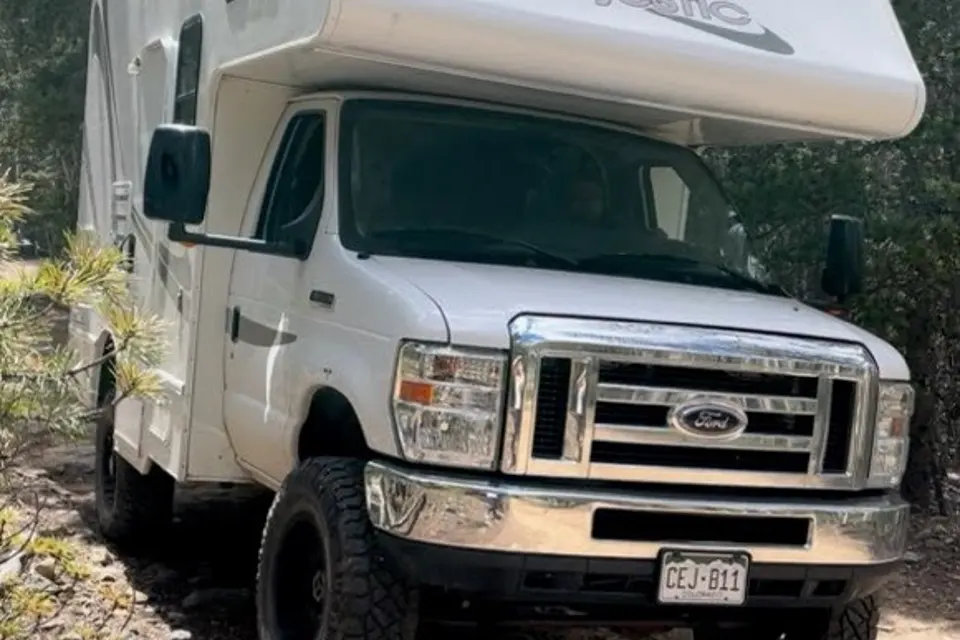 Explore Nature with Thor Majestic 19G Class C 2018 WiFi Starlink
