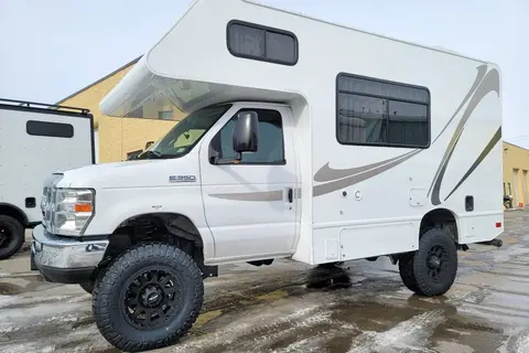 Explore Nature with Thor Majestic 19G Class C 2018 WiFi Starlink